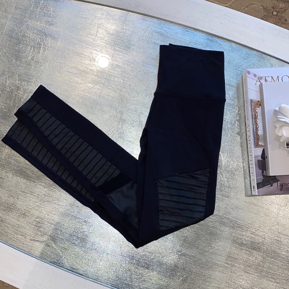 ALO MOTO LEGGINGS. SIZE S. EUC